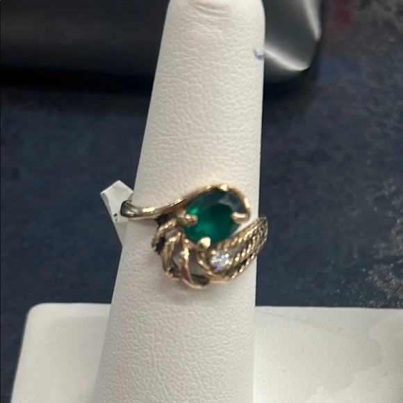 149129 14k diamond green cz ring